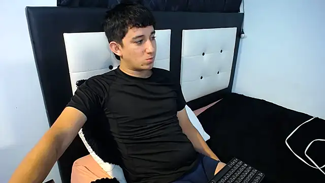 Snapshot of Dravith_Valery chatting on 03/10/26, 04:06 Dravith Valery online show from 03/10/26, 04:06