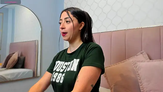 JuliethCruz  online show from 05/06/26, 06:13