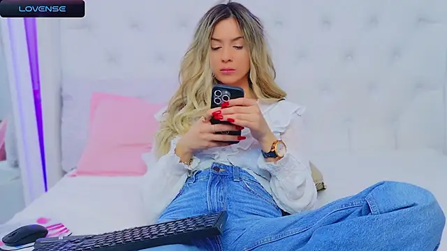 Snapshot of AriannaSins chatting on 12/21/24, 08:10 AriannaSins online show from 12/21/24, 08:10