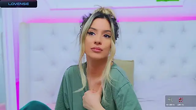 Snapshot of AriannaSins chatting on 12/23/24, 07:41 AriannaSins online show from 12/23/24, 07:41