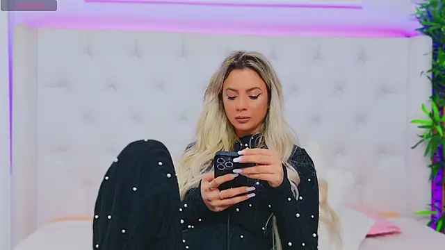 Snapshot of AriannaSins chatting on 01/24/25, 07:49 AriannaSins online show from 01/24/25, 07:49