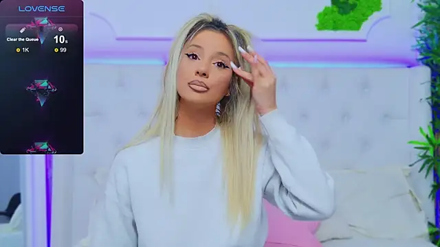 Snapshot of AriannaSins chatting on 02/04/25, 03:57 AriannaSins online show from 02/04/25, 03:57