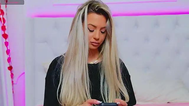 Snapshot of AriannaSins chatting on 02/27/25, 07:37 AriannaSins online show from 02/27/25, 07:37