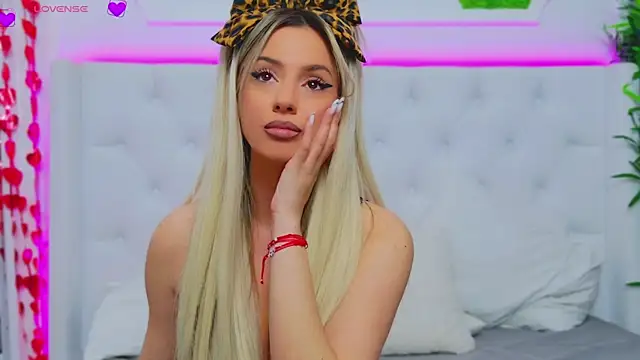 Snapshot of AriannaSins chatting on 03/12/25, 04:46 AriannaSins online show from 03/12/25, 04:46