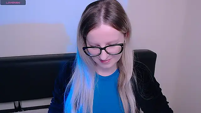 AllaLeomz online show from 10/28/25, 07:45