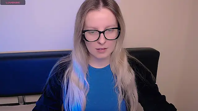 AllaLeomz online show from 10/30/25, 07:54