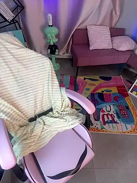 Snapshot of cold_blondie chatting on 07/19/26, 05:33 cold blondie online show from 07/19/26, 05:33