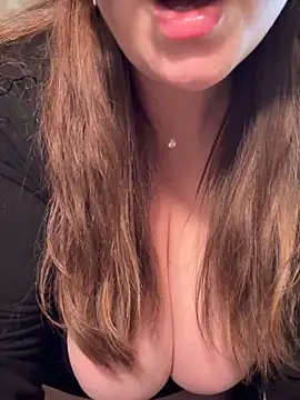 Snapshot of Curvy__Goddess chatting on 05/16/26, 10:36 Curvy Goddess online show from 05/16/26, 10:36
