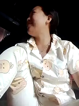 Snapshot of Ngon_x chatting on 10/21/25, 06:25 Ngon x online show from 10/21/25, 06:25