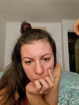 Snapshot of CrazyInTwo chatting on 10/23/25, 11:42 CrazyInTwo online show from 10/23/25, 11:42