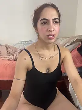 Snapshot of MariamGray1 chatting on 05/27/26, 10:01 MariamGray1 online show from 05/27/26, 10:01
