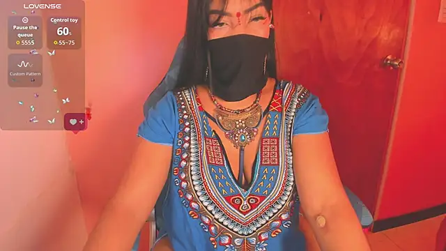 Iniya Parul online show from 11/19/25, 01:44