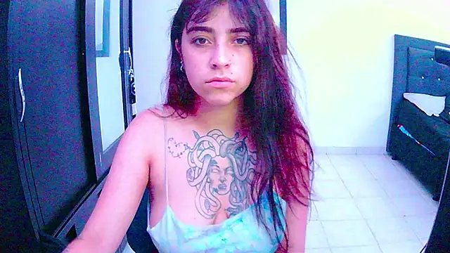 Snapshot of adri_gomez1 chatting on 10/18/25, 08:15 adri gomez1 online show from 10/18/25, 08:15