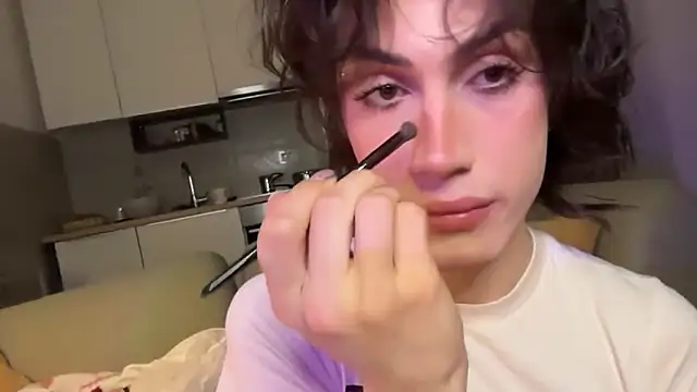 kira yoshika9e online show from 04/03/26, 07:01