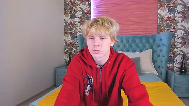 Snapshot of KevinMilky chatting on 10/28/25, 02:42 KevinMilky online show from 10/28/25, 02:42