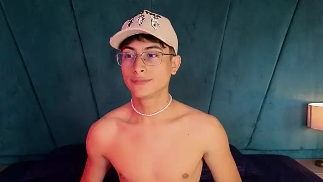 Aaron Eze online show from 11/21/25, 08:18