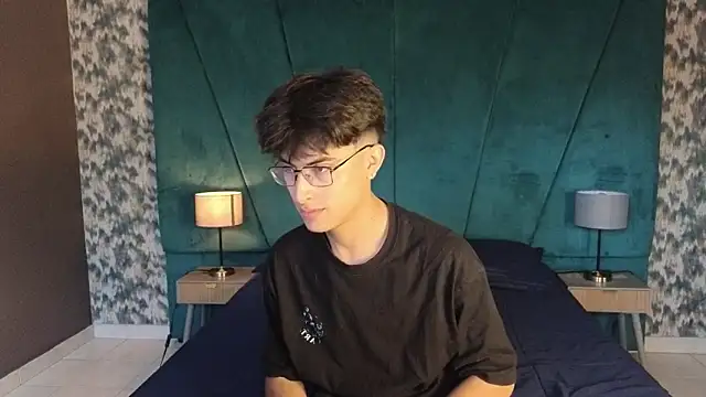 Aaron Eze online show from 11/29/25, 09:29