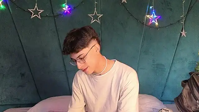 Aaron Eze online show from 12/13/25, 09:42