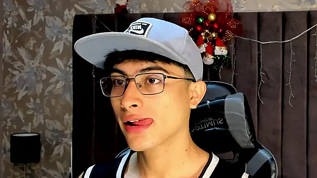 Aaron Eze online show from 12/21/25, 09:00