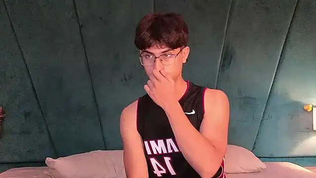 Aaron Eze online show from 02/19/26, 08:16