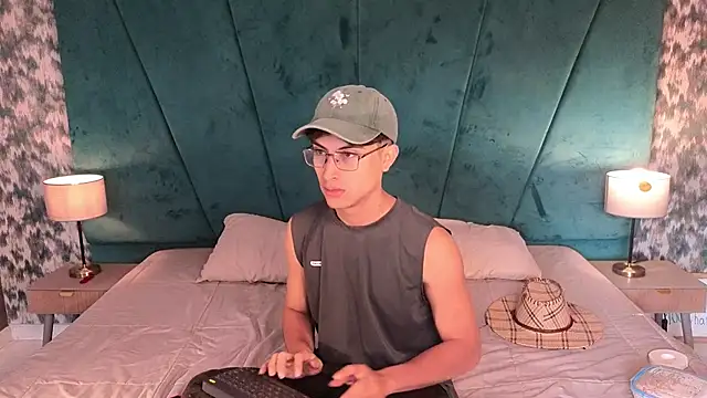 Aaron Eze online show from 04/05/26, 01:19