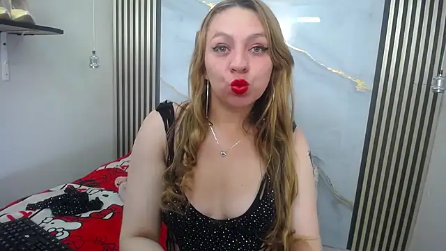 Snapshot of Miah-Princess chatting on 02/02/26, 06:39 Miah-Princess online show from 02/02/26, 06:39