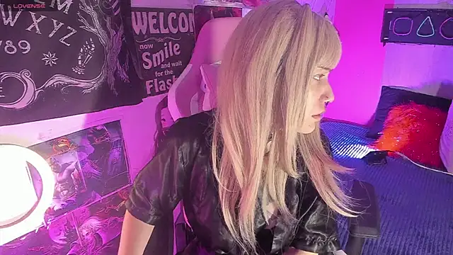 AuroraChannn online show from 11/30/25, 10:47