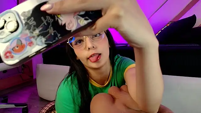 Snapshot of michelle_cutee_ chatting on 06/29/26, 07:58 michelle cutee online show from 06/29/26, 07:58