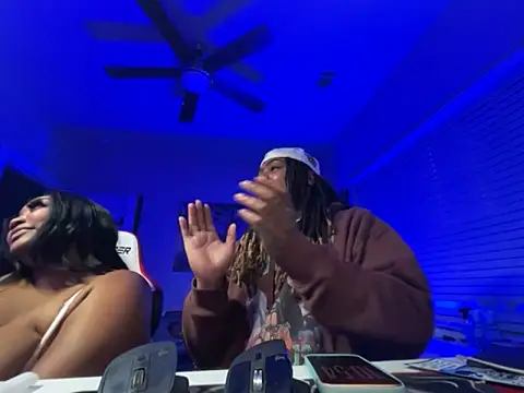 ICECREAMSHOW online show from 10/28/25, 03:54