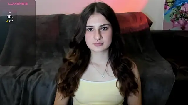 Snapshot of Kissxxkruel chatting on 11/08/25, 12:11 Kissxxkruel online show from 11/08/25, 12:11