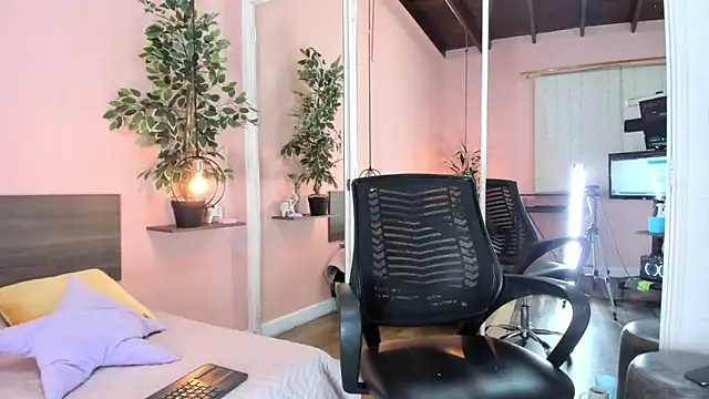 Alanna miaw online show from 12/20/25, 09:16