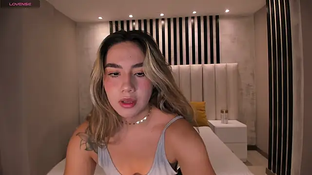 Snapshot of AnnieMonroe1 chatting on 10/30/25, 11:44 AnnieMonroe1 online show from 10/30/25, 11:44