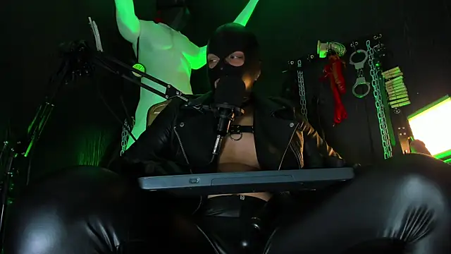 Snapshot of Master_Connor_BDSM chatting on 04/22/26, 10:22 Master Connor BDSM online show from 04/22/26, 10:22
