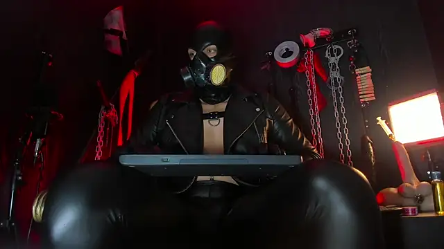 Snapshot of Master_Connor_BDSM chatting on 05/18/26, 10:15 Master Connor BDSM online show from 05/18/26, 10:15