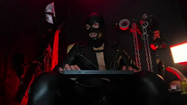 Snapshot of Master_Connor_BDSM chatting on 05/24/26, 12:43 Master Connor BDSM online show from 05/24/26, 12:43