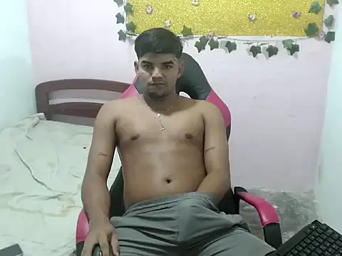 Snapshot of Charly_22cm chatting on 10/18/25, 03:53 Charly 22cm online show from 10/18/25, 03:53