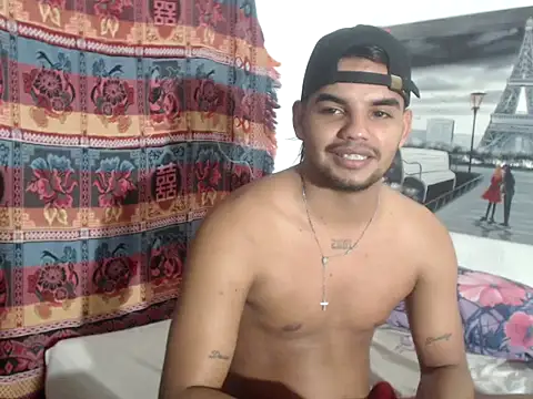 Snapshot of Charly_22cm chatting on 10/22/25, 04:46 Charly 22cm online show from 10/22/25, 04:46