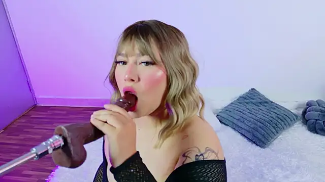 Snapshot of Celesttebloom__ chatting on 10/28/25, 05:48 Celesttebloom online show from 10/28/25, 05:48