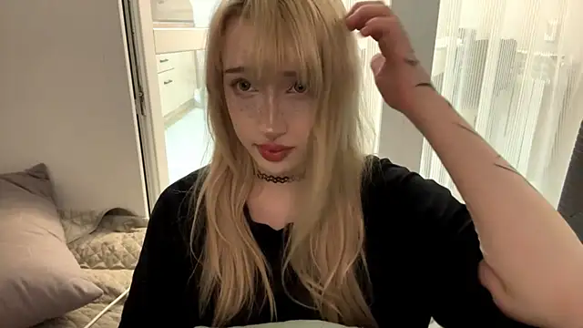 Milkmoriee online show from 10/18/25, 05:25
