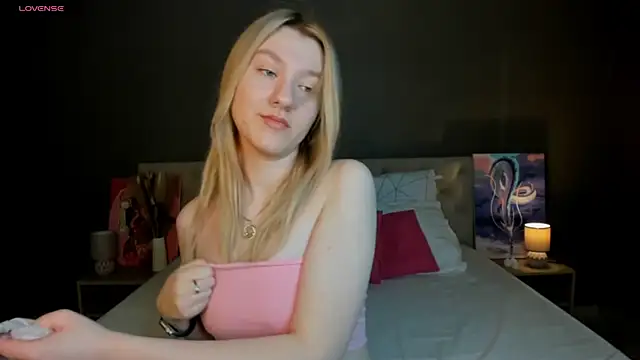 LinaRayy online show from 10/18/25, 09:32