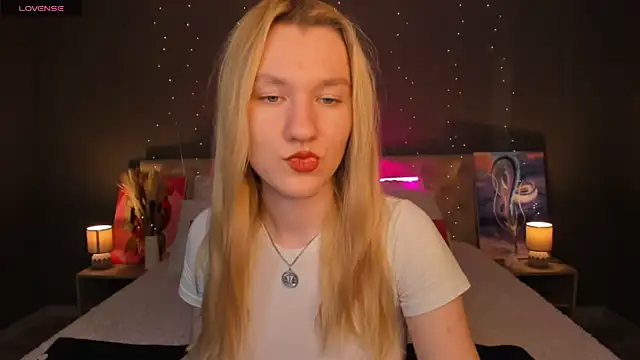 LinaRayy online show from 10/23/25, 08:57