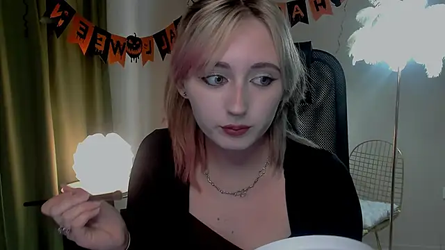 ScarlettScril online show from 10/31/25, 06:47