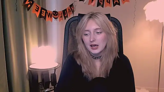 ScarlettScril online show from 11/05/25, 09:20