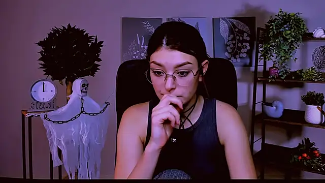 AnaSteisher online show from 10/21/25, 01:34