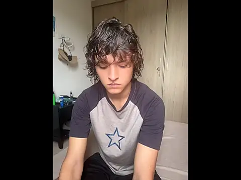 Snapshot of JoelnClouds chatting on 05/19/26, 04:35 JoelnClouds online show from 05/19/26, 04:35