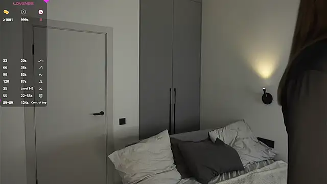 BrynnHolverson online show from 11/26/25, 07:04