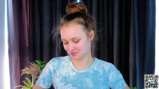 Snapshot of FoxFever chatting on 11/03/25, 06:58 FoxFever online show from 11/03/25, 06:58