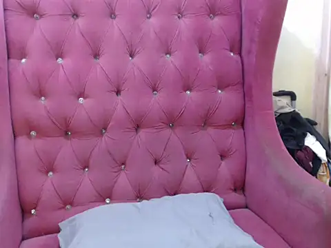 Snapshot of Sophialovecum_29 chatting on 10/31/25, 03:35 Sophialovecum 29 online show from 10/31/25, 03:35