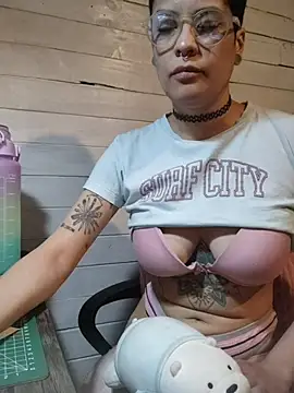 Snapshot of Natimiau chatting on 10/28/25, 04:53 Natimiau online show from 10/28/25, 04:53