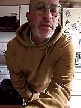 Ptitcouic online show from 10/18/25, 08:04